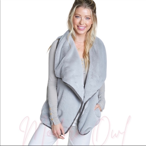 🎉 HP 🎉 Vest with Suede Edge - Picture 2 of 4